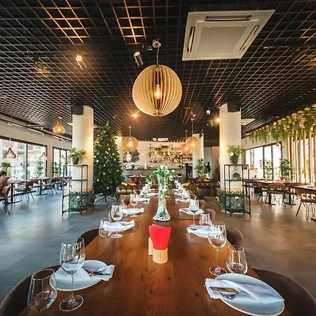 Superior One Bedroom In Caesar & Spa, Long アパート