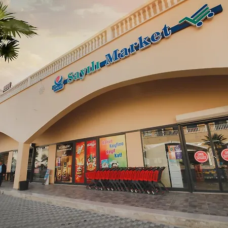 Superior One Bedroom In Caesar & Spa, Long アパート