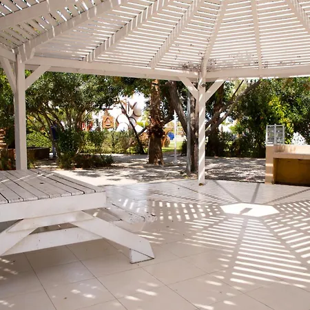 Superior One Bedroom In Caesar & Spa, Long