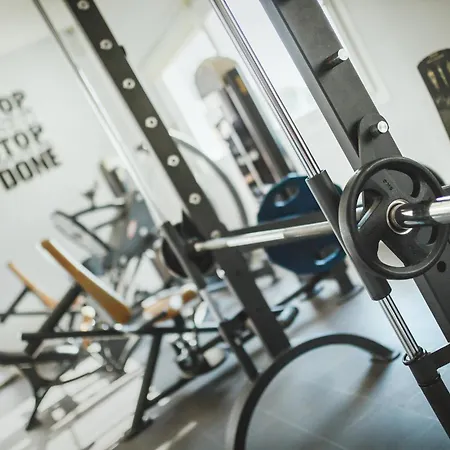 Superior One Bedroom In Caesar & Spa, Long アパート