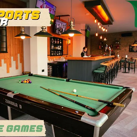 아파트 Superior One Bedroom In Caesar & Spa, Long