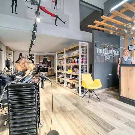 아파트 Superior One Bedroom In Caesar & Spa, Long