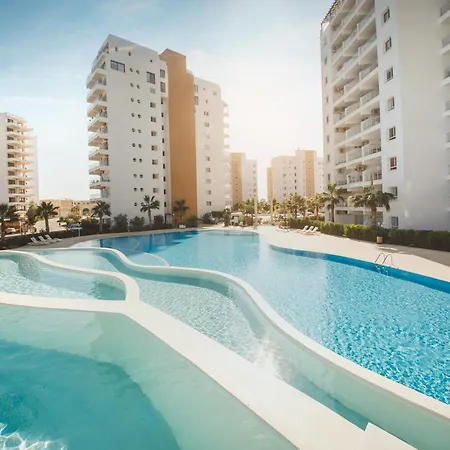 아파트 Superior One Bedroom In Caesar & Spa, Long